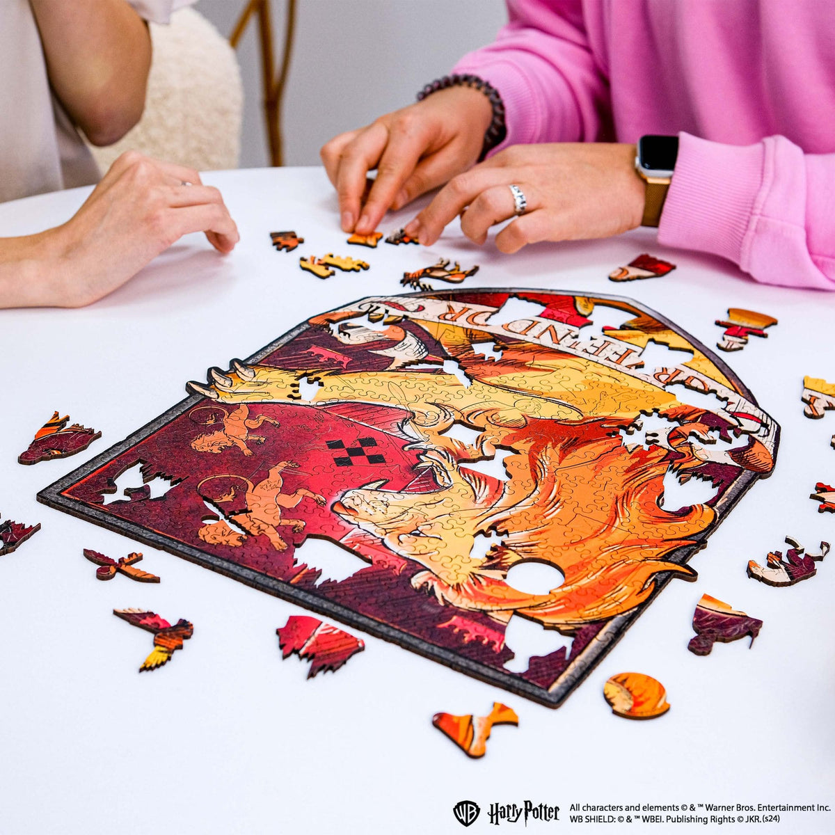 Wooden jigsaw puzzle Harry Potter Gryffindor™ Gameplay (B2B)