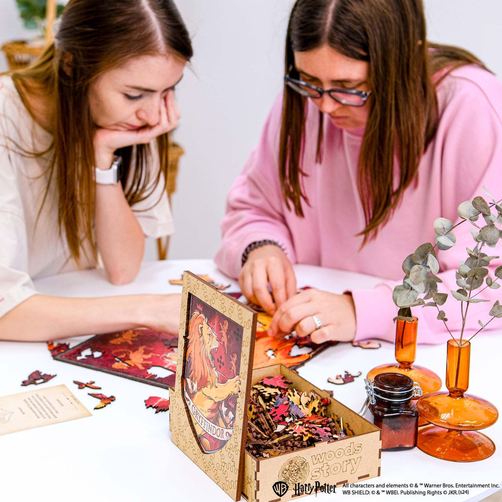 Wooden jigsaw puzzle Harry Potter Gryffindor™ Gameplay (B2B)