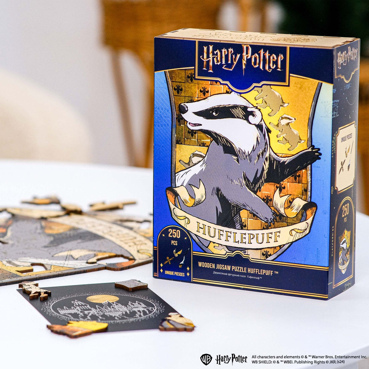 Wooden jigsaw puzzle Harry Potter Hufflepuff™ Gameplay (B2B)