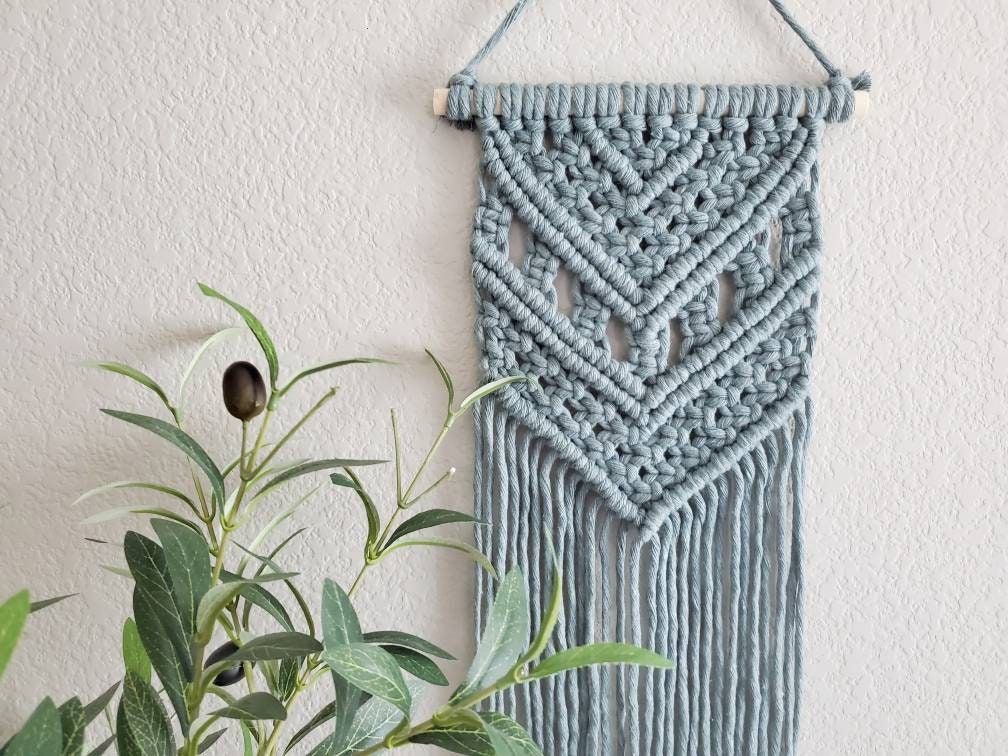 Macrame wall hanging kit "May". Beginner DIY craft kit